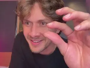 Cam4 Free Live Porn of MCKLISTER69