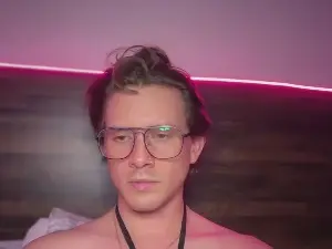 Cam4 Adult Webcam of MCKLISTER69