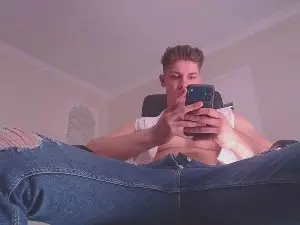 Cam4 Watch Live Sex Cams of MaxKaidenn