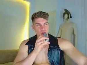 Cam4 Free Porn Cam of MaxKaidenn