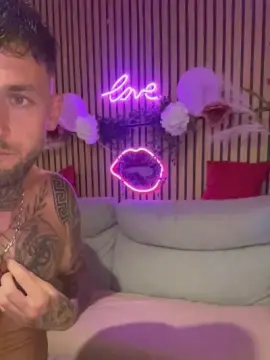 Cam4 Free Live Porn of Loretino1