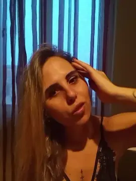 Cam4 Live Porn of Emilyvuxa