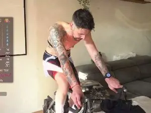 Cam4 Live Sex of monsieurguitsxx