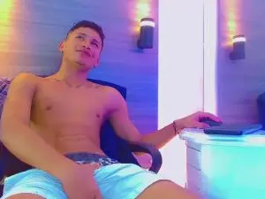 Cam4 Watch Live Sex Cams of littlehorny_19