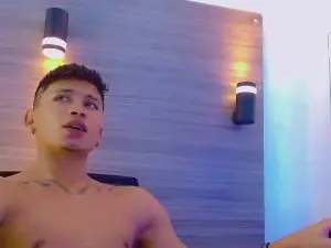 Cam4 Best live sex cam show of littlehorny_19