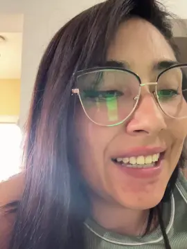 Cam4 Adult Video Chat of Momii28