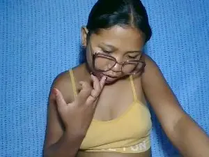 Cam4 Live Porn of elinah_xxx