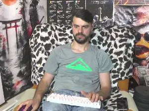 Cam4 Free Live Porn of hornymaster93