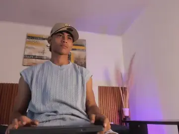 Cam4 Watch Live Sex Cams of zander_20