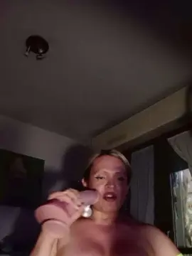 Cam4 Free Porn Cam of carolinda1