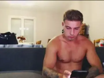 Cam4 Watch Live Sex Cams of Elka_fit28