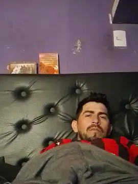 Cam4 Sex Cam of adrian2335