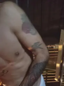 Cam4 Live Porn of Antoniohumm