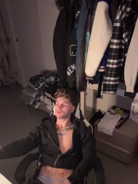 Cam4 Adult Webcam of Plewus99