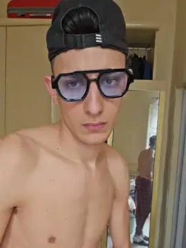 Cam4 Live Sex of BigElfo