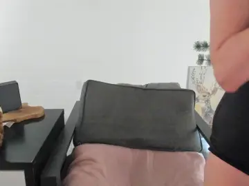 Cam4 Free Live Porn of MendiPetite