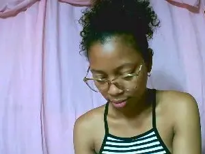 Cam4 Live Sex Cam of Skingyrle