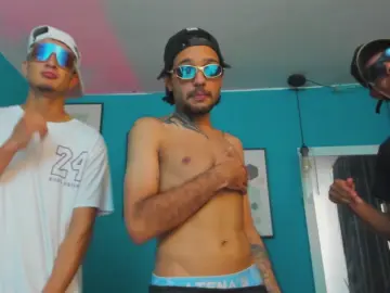 Cam4 Sex Cam of TheWolfpack_1