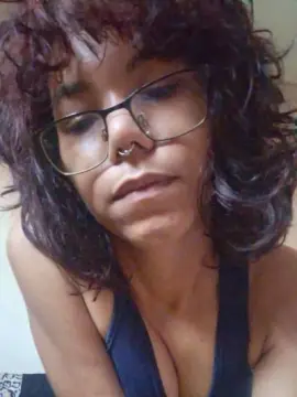 Cam4 Live Porn of rowenalix