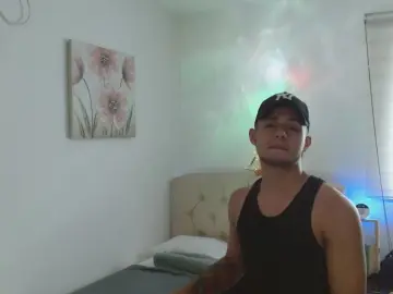 Cam4 Watch Live Sex Cams of Elchino22xxl