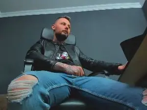 Cam4 Sex Cam of BrianHunts