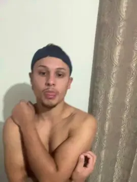 Cam4 Sex Cam of Morenoyboy