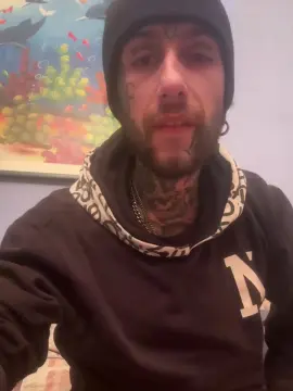 Cam4 Live Porn of BigProfit95