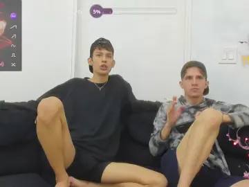 Cam4 Live Porn of Straww_Boys