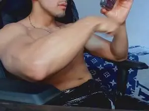Cam4 Adult Webcams of Tommy_bred