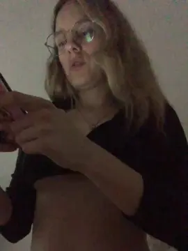 Cam4 Free Porn Cam of lakittyhot