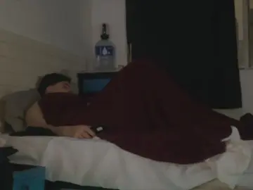 Cam4 Live Porn of StraightVini