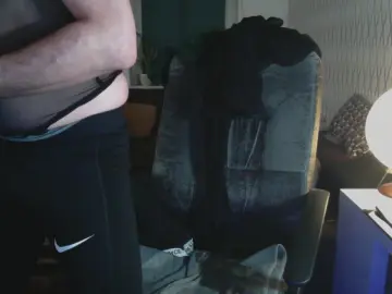 Cam4 Free Live Porn of tom0819