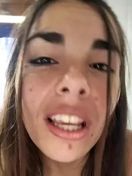 Cam4 Free Live Porn of Desiree025