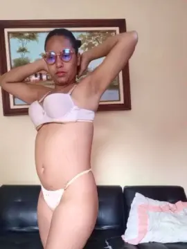 Cam4 Live Sex of Monica2702