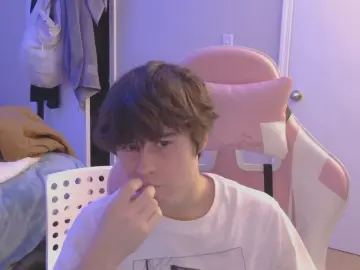 Cam4 Live Sex Cam of Roomfullofcum