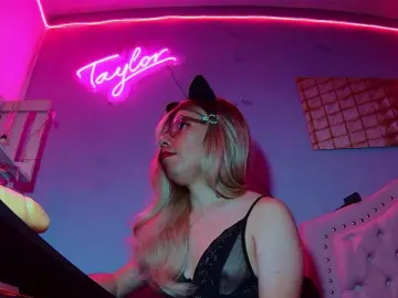 Cam4 Live Sex of taylor_cum_hot