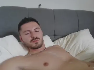 Cam4 Live Porn of hornyboy20000