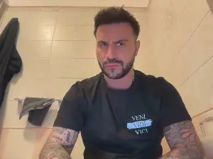 Cam4 Live Porn of valmontbb