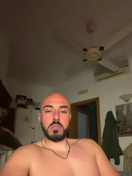 Cam4 Free Live Porn of corrado94iclou3