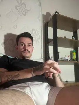 Cam4 Sex Cam of Henriquezaumm