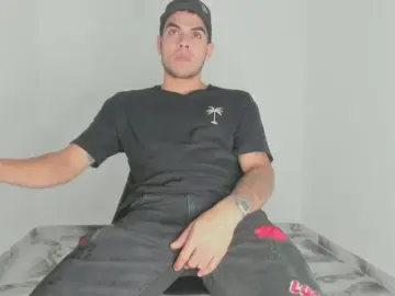 Cam4 Live Porn of Mikee_scooth