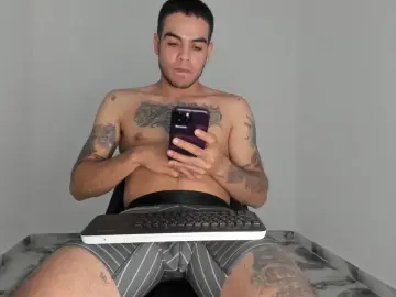 Cam4 Sex Chat of Mikee_scooth