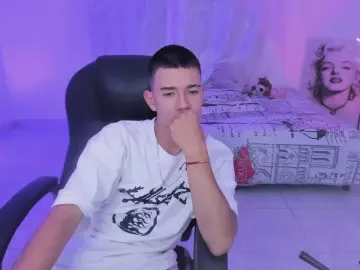 Cam4 Free Live Porn of Aleckk_Boy