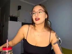 Cam4 Live Sex of KarmaShumiloff