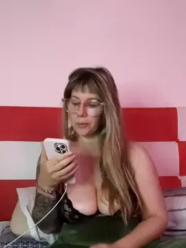 Cam4 Free Porn Cam of desireemilf