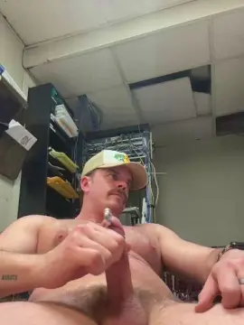 Cam4 Free Live Porn of canadiangooner