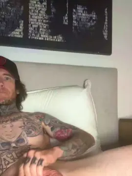 Cam4 Free Live Porn of tayboy91