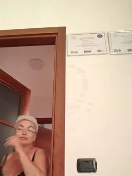 Cam4 Free Live Porn of LindaL69