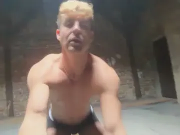 Cam4 Live Sex of Heikhoe69