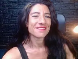 Cam4 Adult Video Chat of BrendaaCruz_